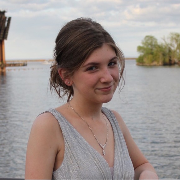 Meet your Posher, Olivia - Picture 8 of 8